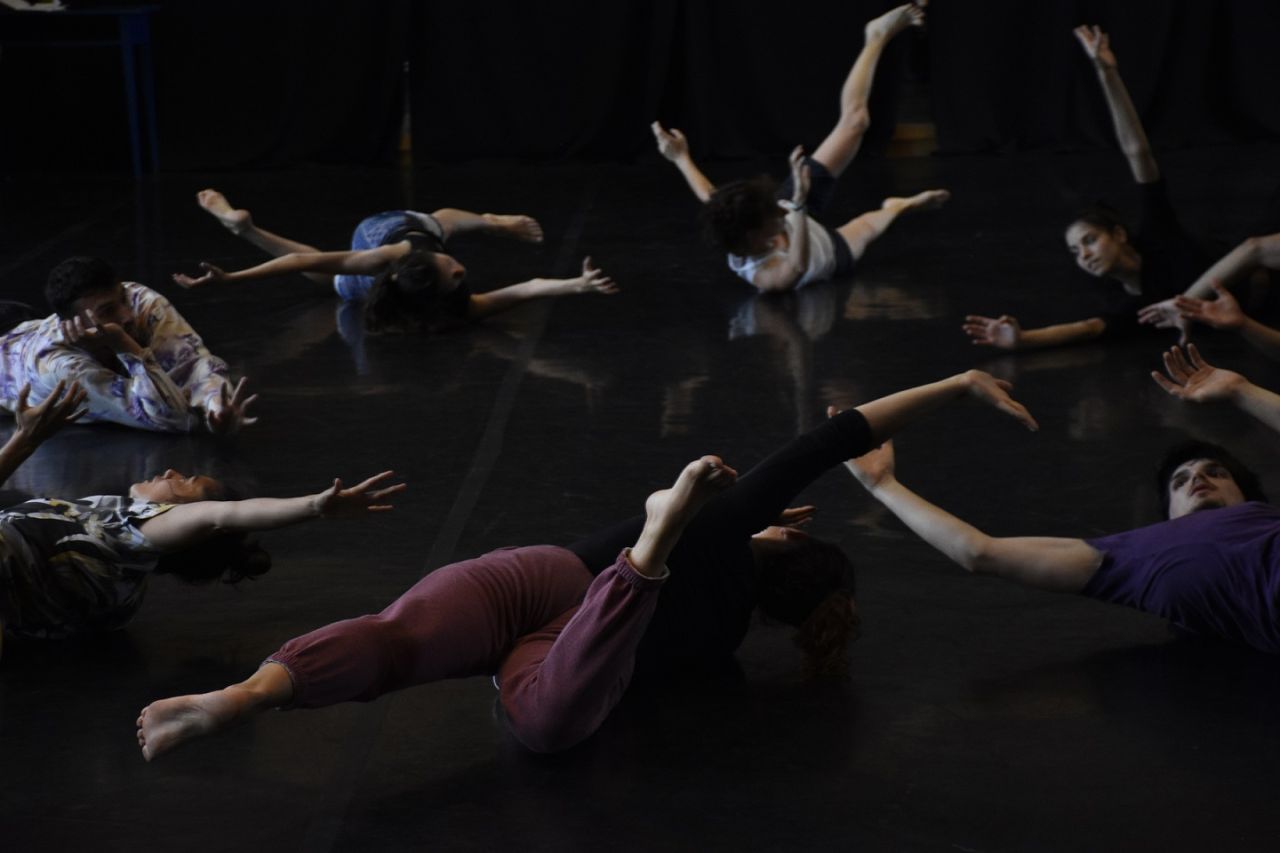 Improvisació guiada de moviment Improvisació guiada de moviment