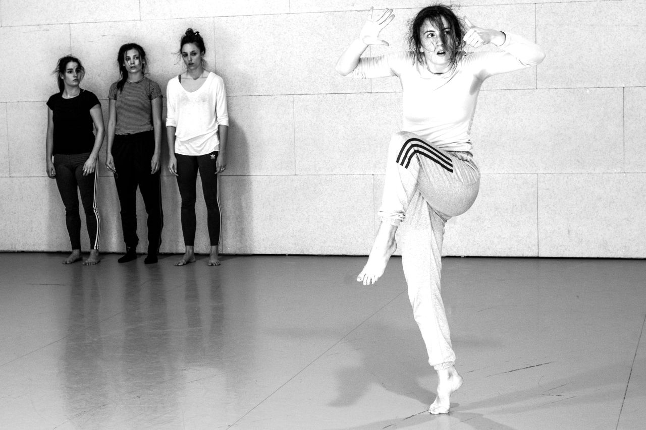 Improvisació guiada de moviment de Blanca Tolsà Improvisació guiada de moviment de Blanca Tolsà