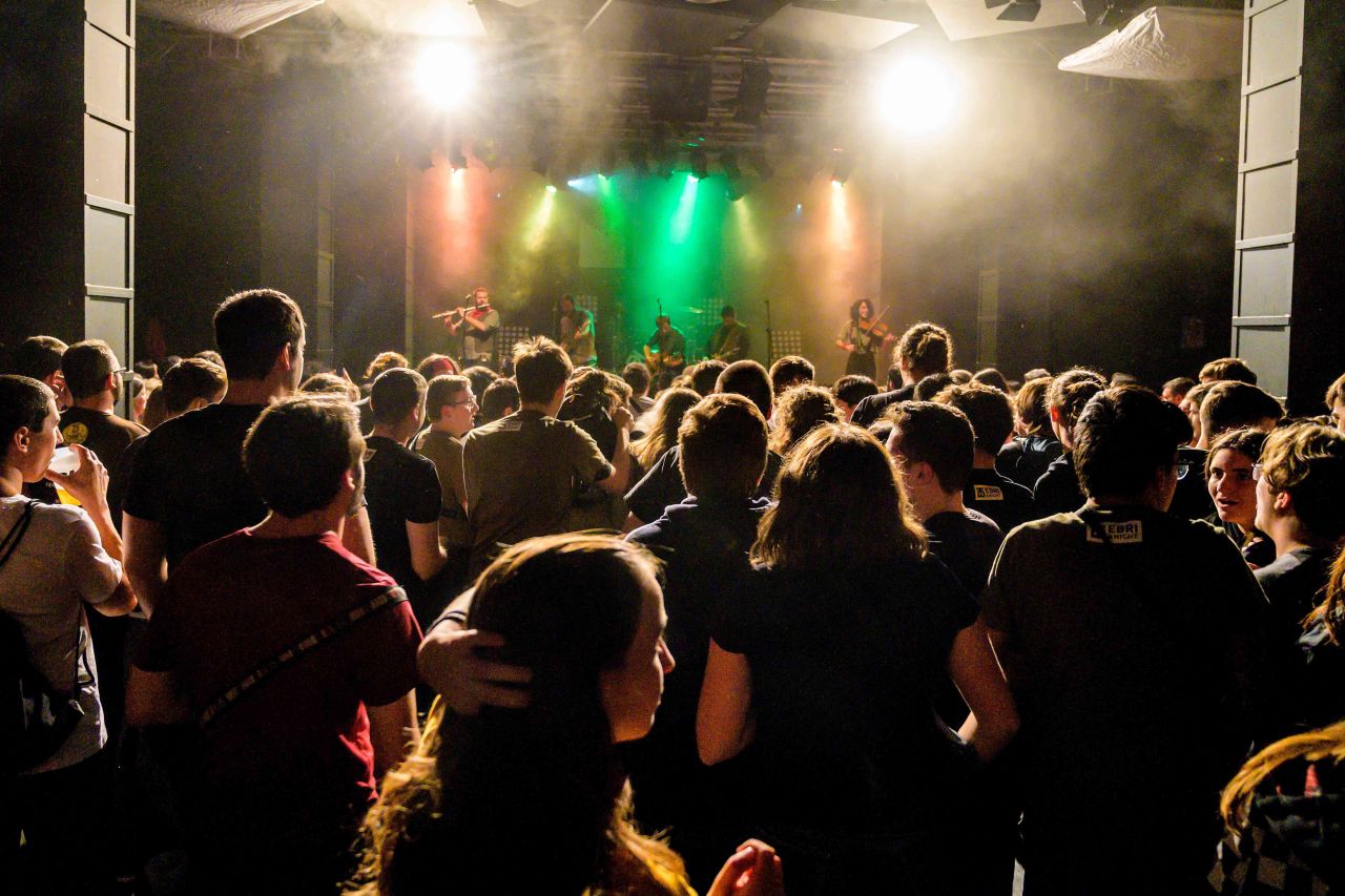 Com es prepara una actuació musical en directe? Com es prepara una actuació musical en directe?