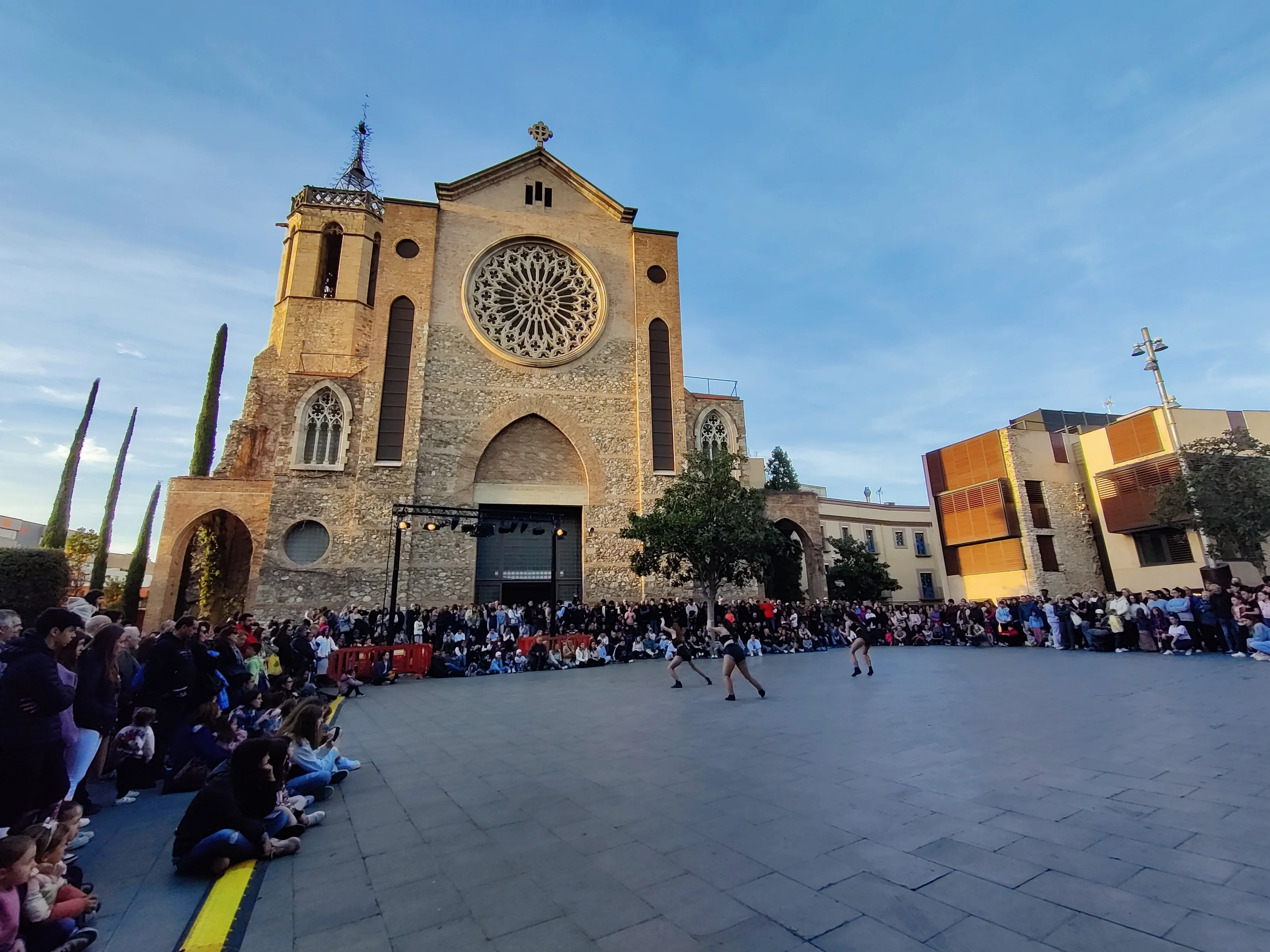 Ballada d'escoles de dansa a la plaça de l'Església