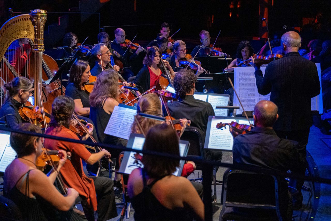 Les cinc estacions Les cinc estacions