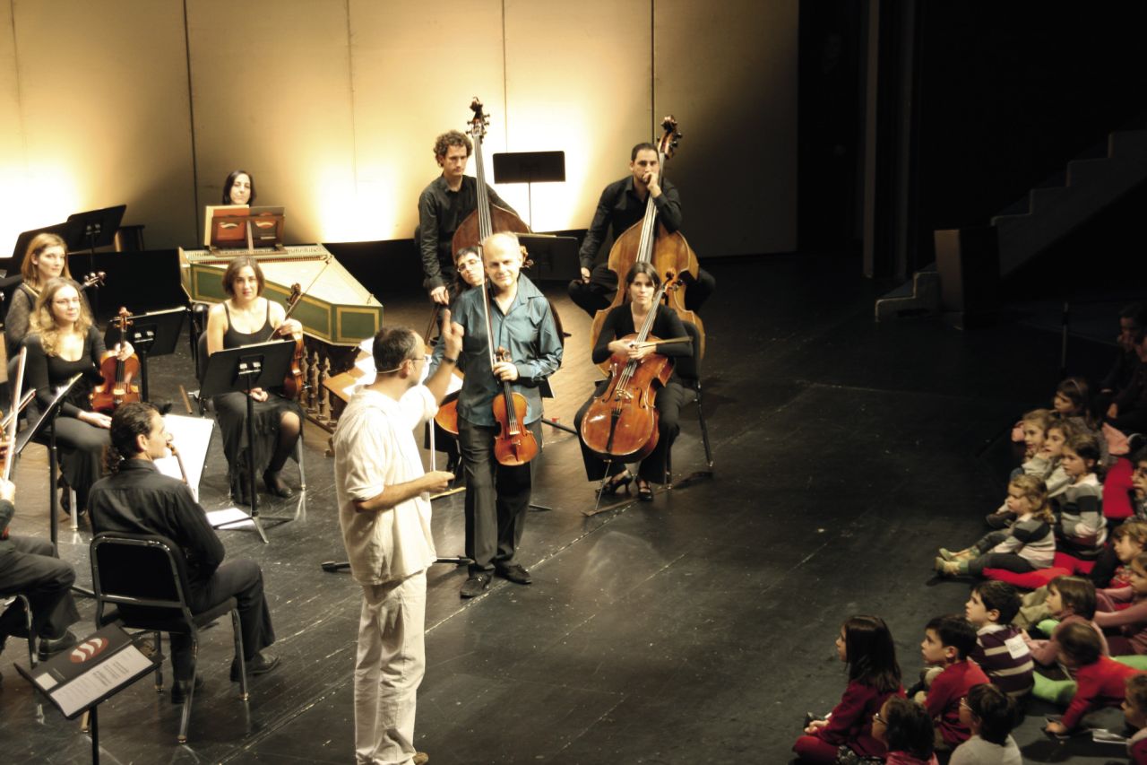 Violins, pianos antics i perruques Violins, pianos antics i perruques